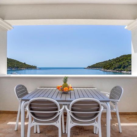 Pine Tree Boutique Apartments Saplunara Exterior foto